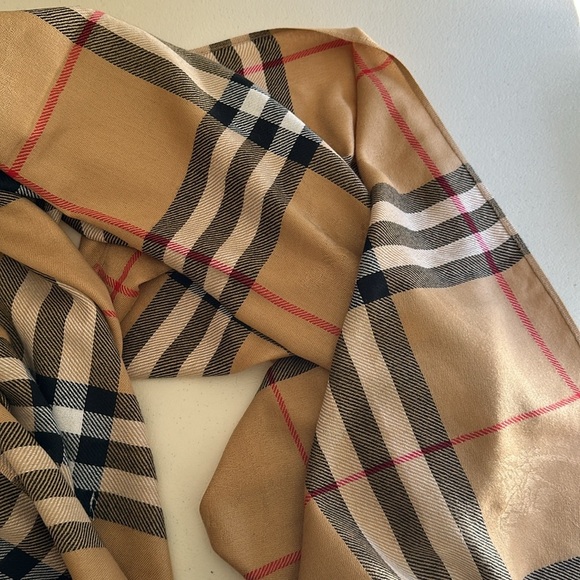 Burberry - Picture 4 of 5